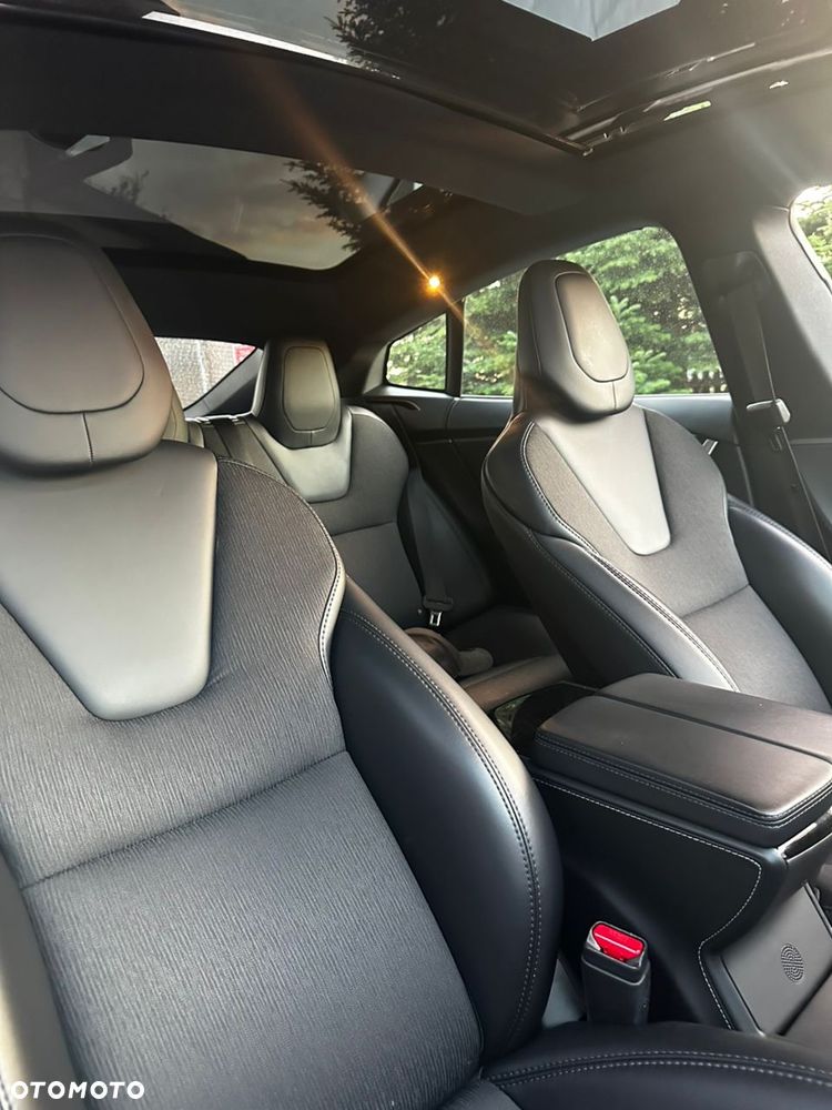 Tesla Model S 75 D - 27