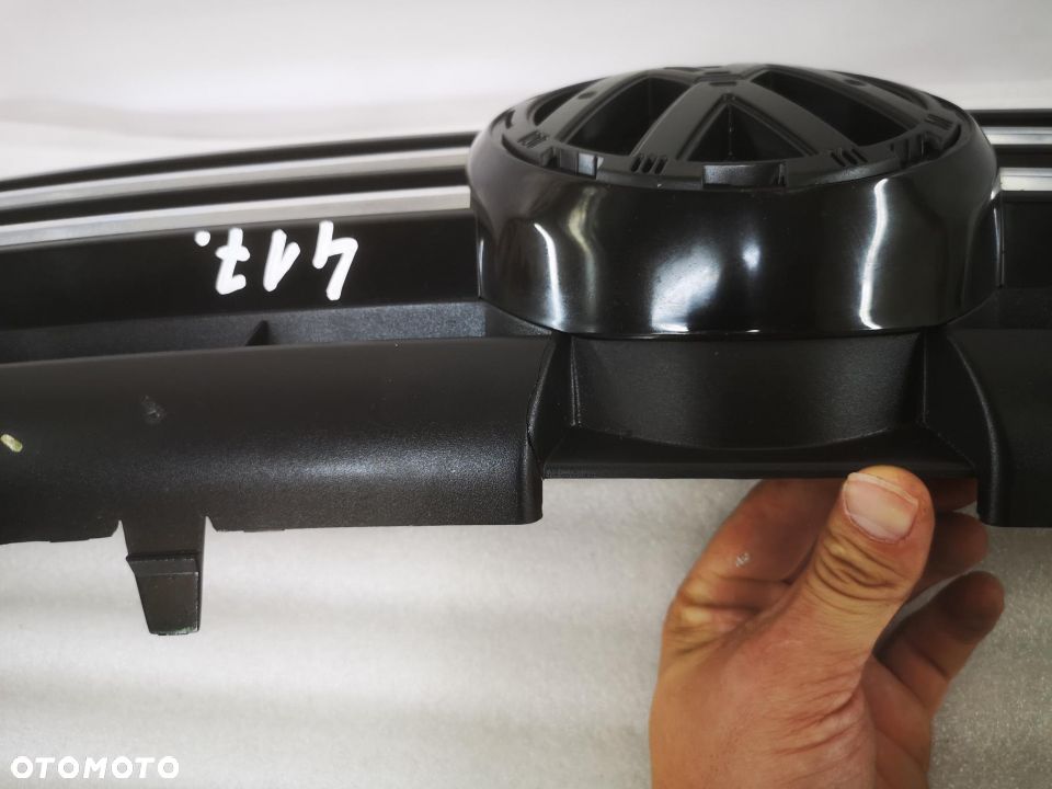 VW CADDY  TOURAN 10-14 ATRAPA PRZÓD / GRILL NR 2K5853651 / 1T0853651BQ / 1T0853653L NR AUKCJI NG417 - 9