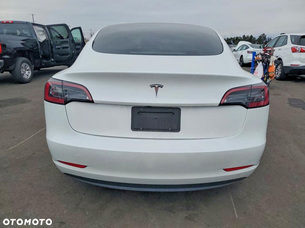 Tesla Model 3 - 5