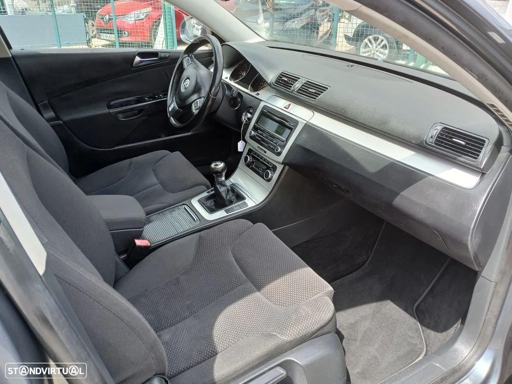 VW Passat 1.6 TDI BlueMotion Comfortline - 21