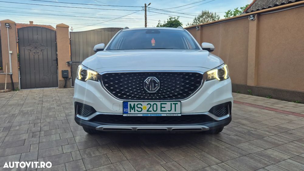 MG ZS EV Luxury - 2