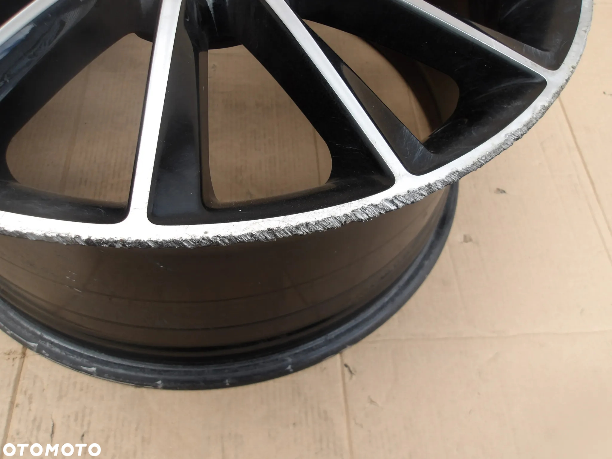 FELGA 8.5X19 ET52 MERCEDES AMG 2054011400 - 11