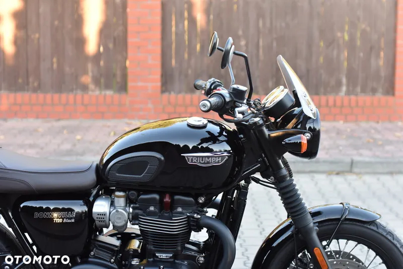 Triumph Bonneville - 8