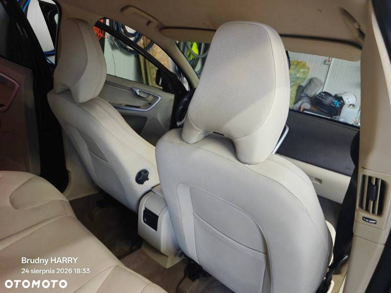 Volvo XC 60 D5 AWD Momentum - 12