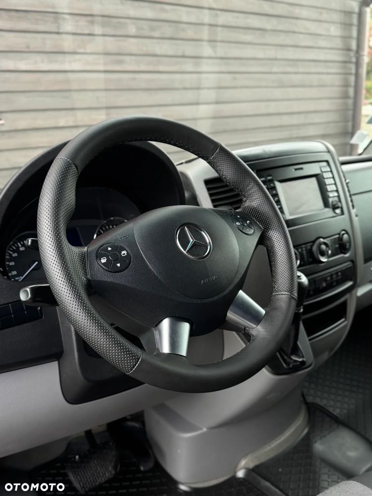Mercedes-Benz SPRINTER 319 - 23