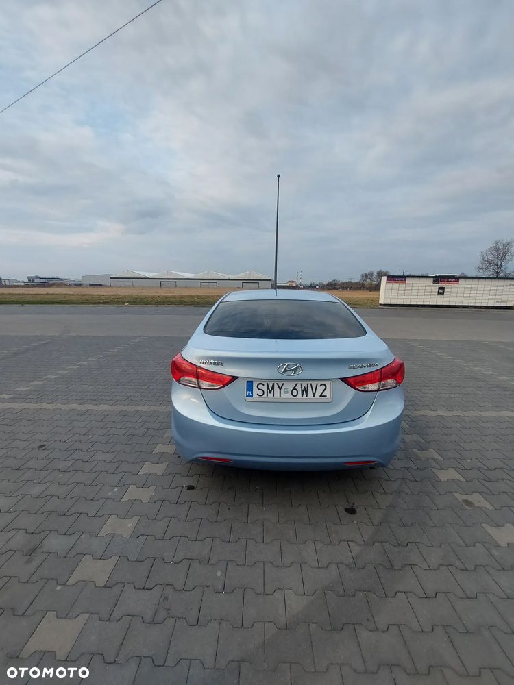 Hyundai Elantra 1.6 Classic + - 8