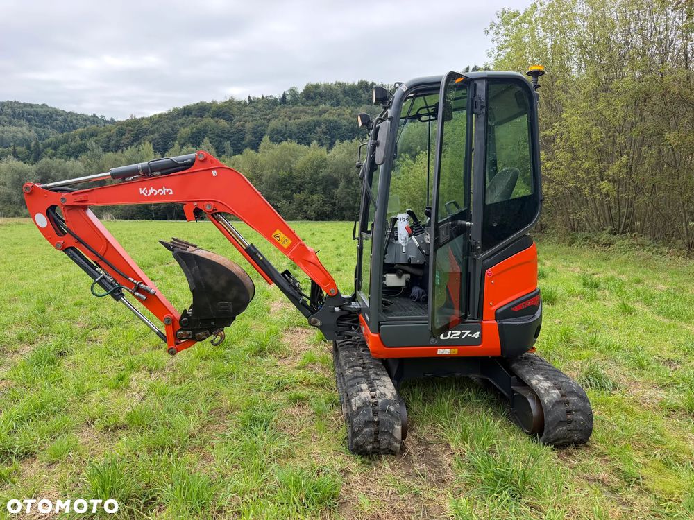 Kubota U27 Minikoparka koparka gąsienicowa 2.8 tony. jak Nówka sztuka z salonu! 2018 rok. 2000 mtg. Przywieziona z Gospodarstwa Norweskiego! Zadbana Maszyna ani deka luzów i wycieków. Aktualna Dekra dokumentacja BMWT! Szybkozłącze. Szybka wolna jazda. Zamki na tłokach. Wersja Norweska!! OKAZJA Tanio - 35