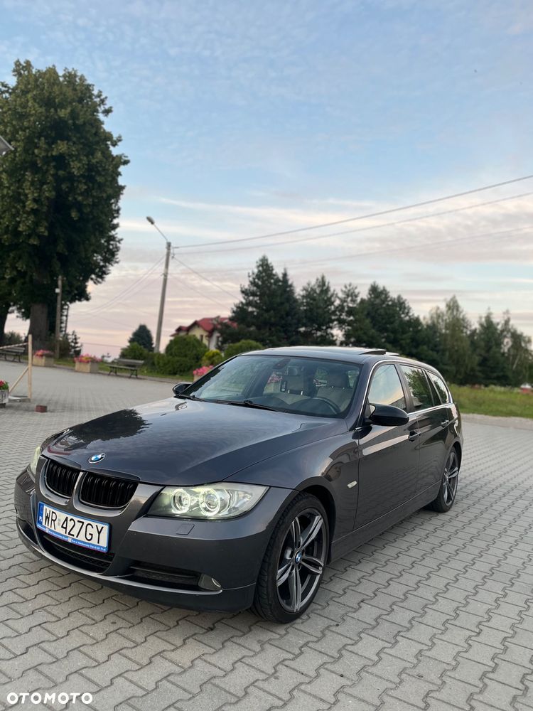 BMW Seria 3 325i xDrive - 9