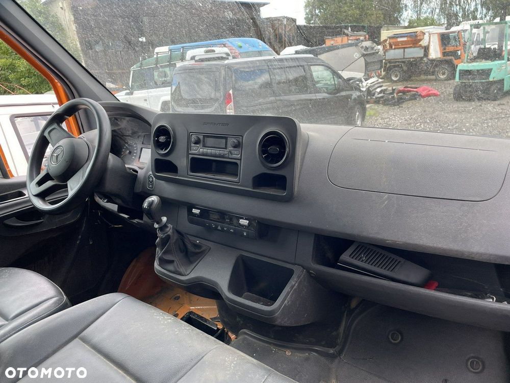 Mercedes-Benz Sprinter - 12