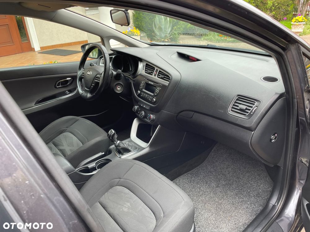 Kia Ceed 1.6 CRDi 115 ISG Vision - 32