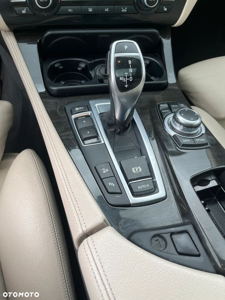 BMW Seria 5 530d xDrive Sport-Aut Luxury Line - 29