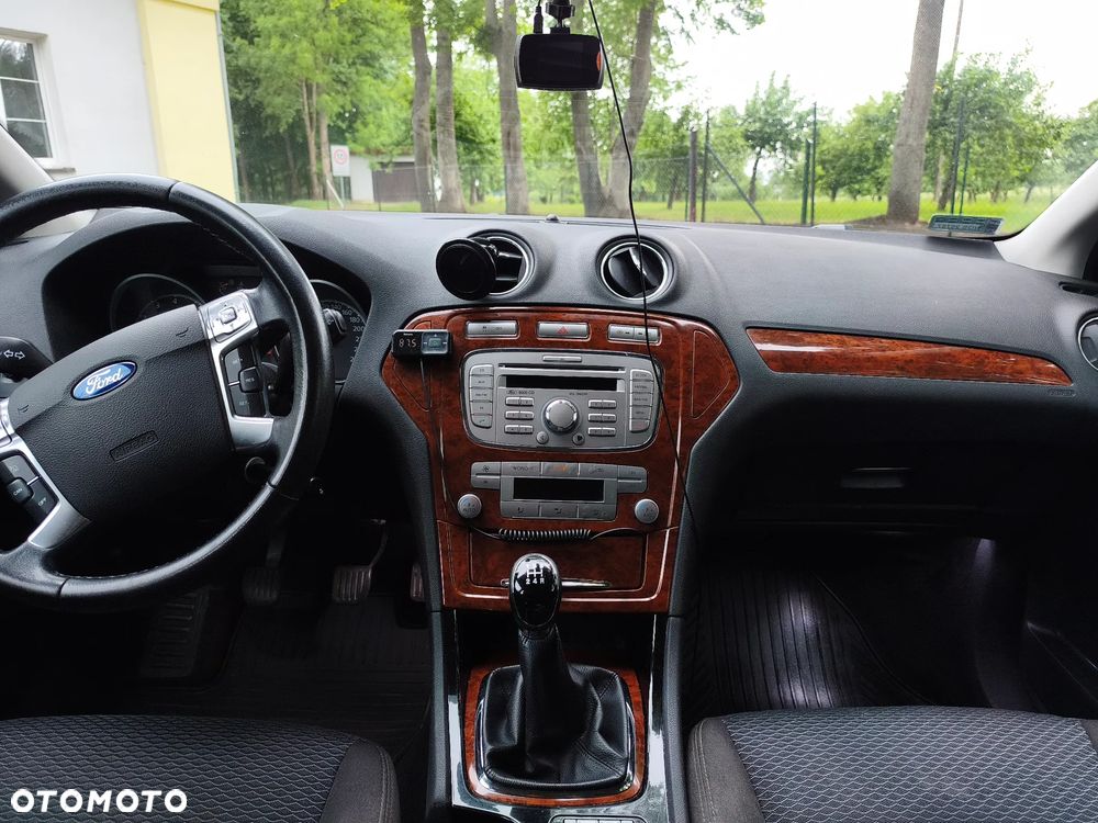 Ford Mondeo 2.0 Ghia - 17