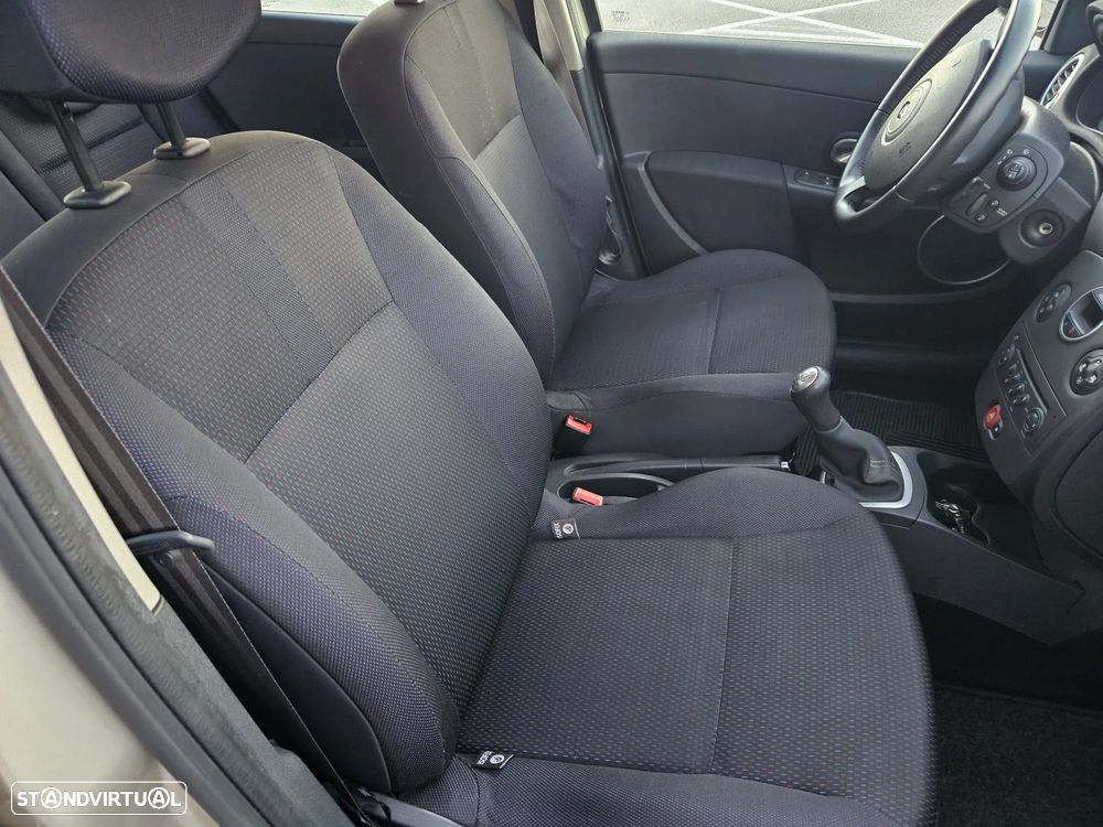 Renault Clio 1.2 16V Dynamique - 8