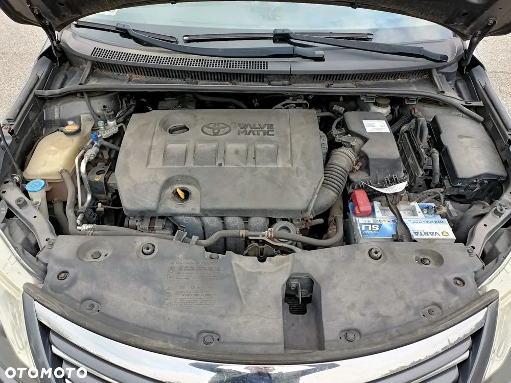 Toyota Avensis 1.8 Sol - 19