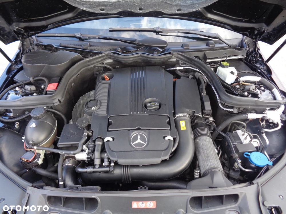 Mercedes-Benz Klasa C 180 CGI BlueEFFICIENCY Avantgarde - 33