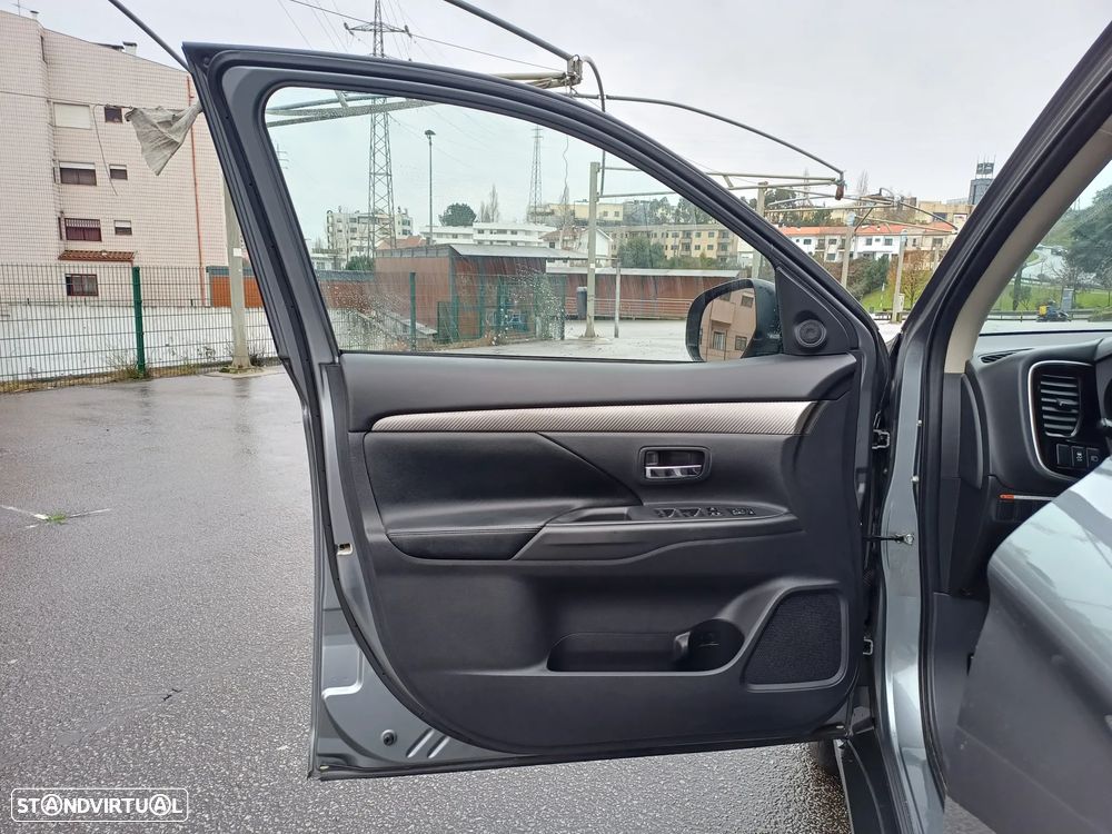 Mitsubishi Outlander 2.2 DI-D Instyle Navi 4WD - 16