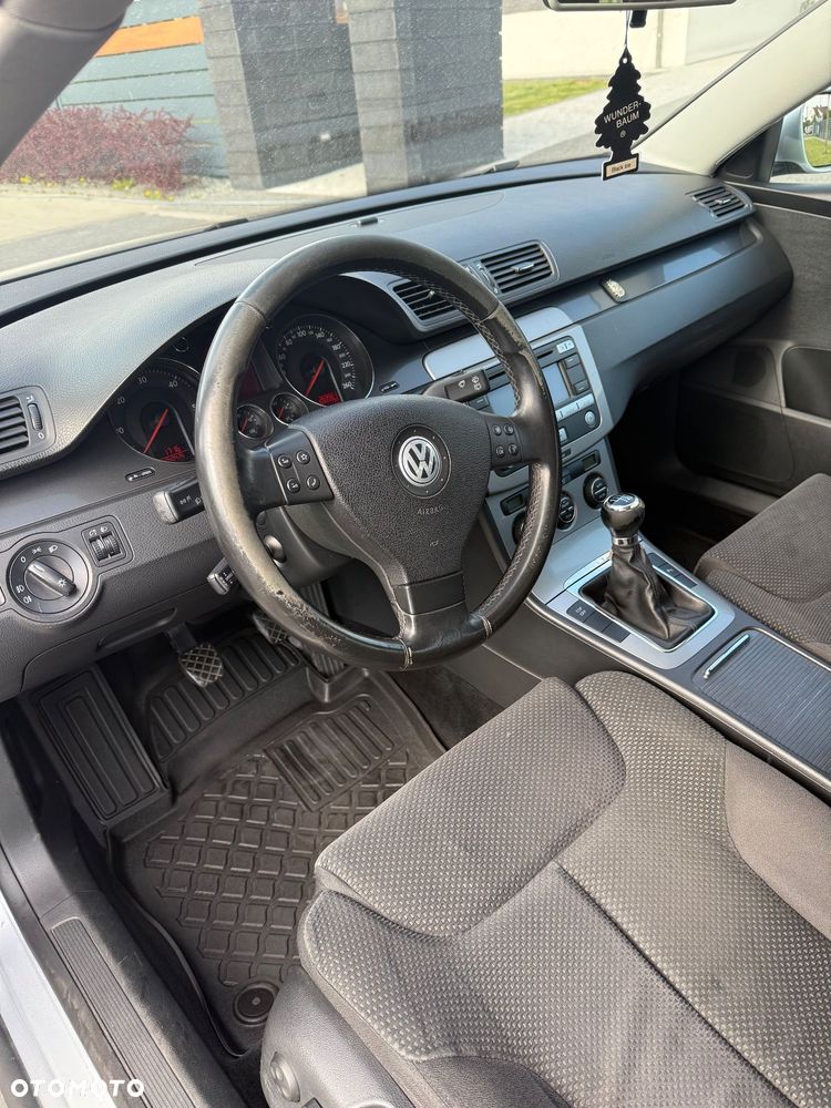 Volkswagen Passat - 16
