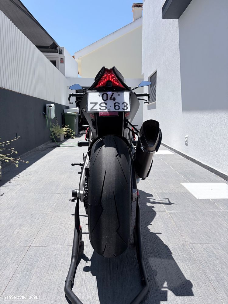 Aprilia Tuono V4 Factory - 6
