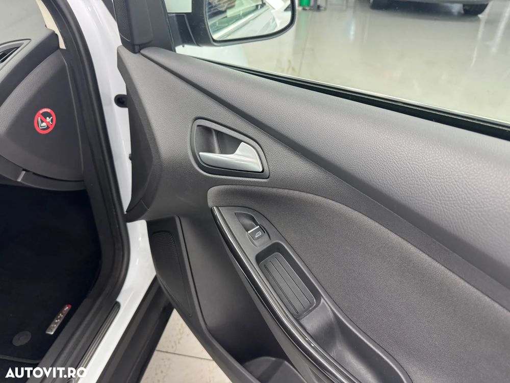 Ford Focus 2.0 TDCI DPF Start-Stopp-System Aut. Titanium - 19