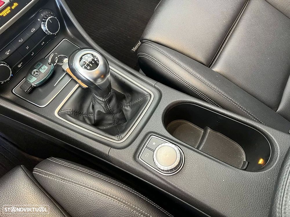 Mercedes-Benz CLA 180 d Shooting Brake Urban - 16