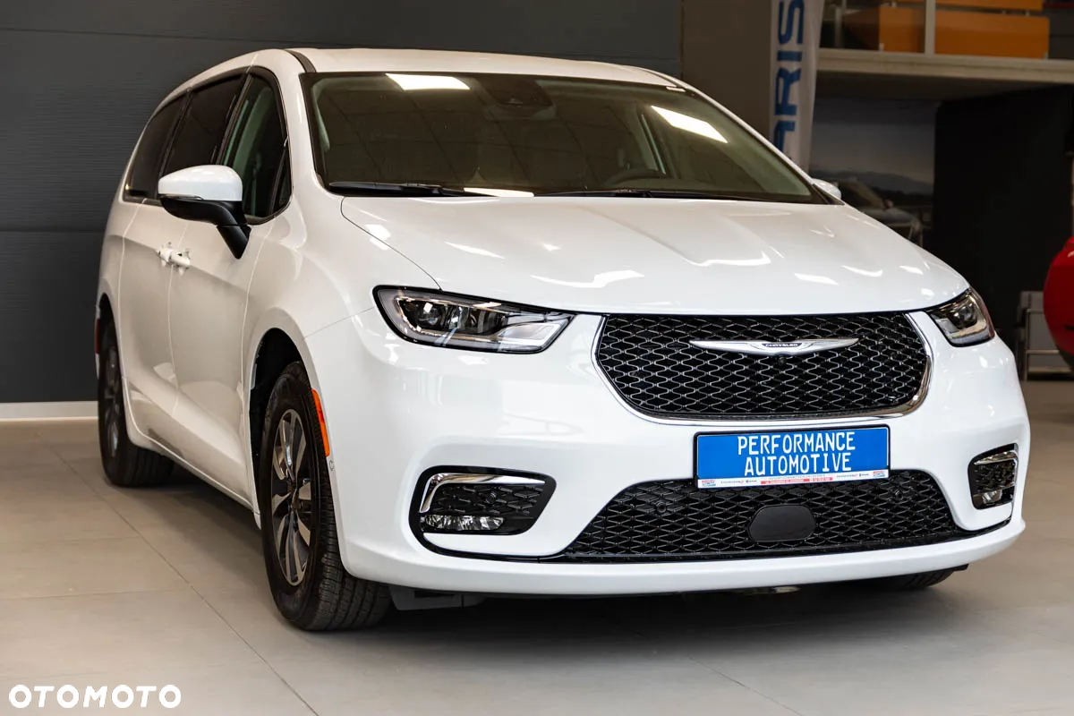 Chrysler Pacifica - 2