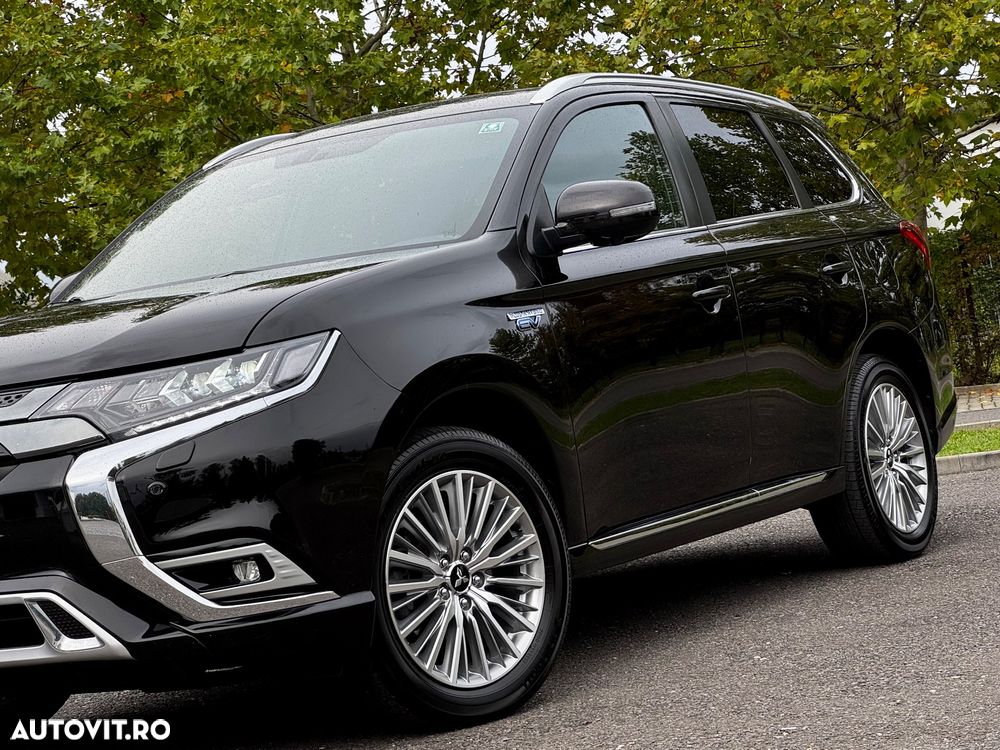Mitsubishi Outlander 2.4 4WD Plug-In Hybrid Top - 31