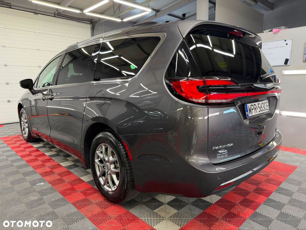 Chrysler Pacifica - 2