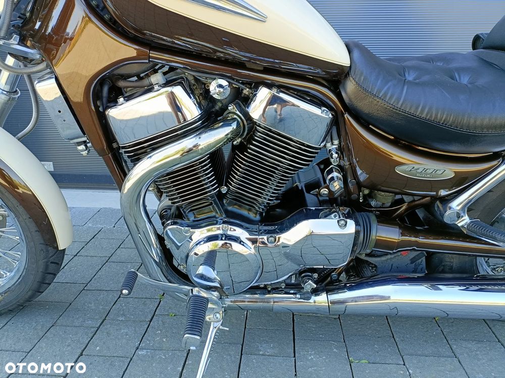 Suzuki Intruder - 13
