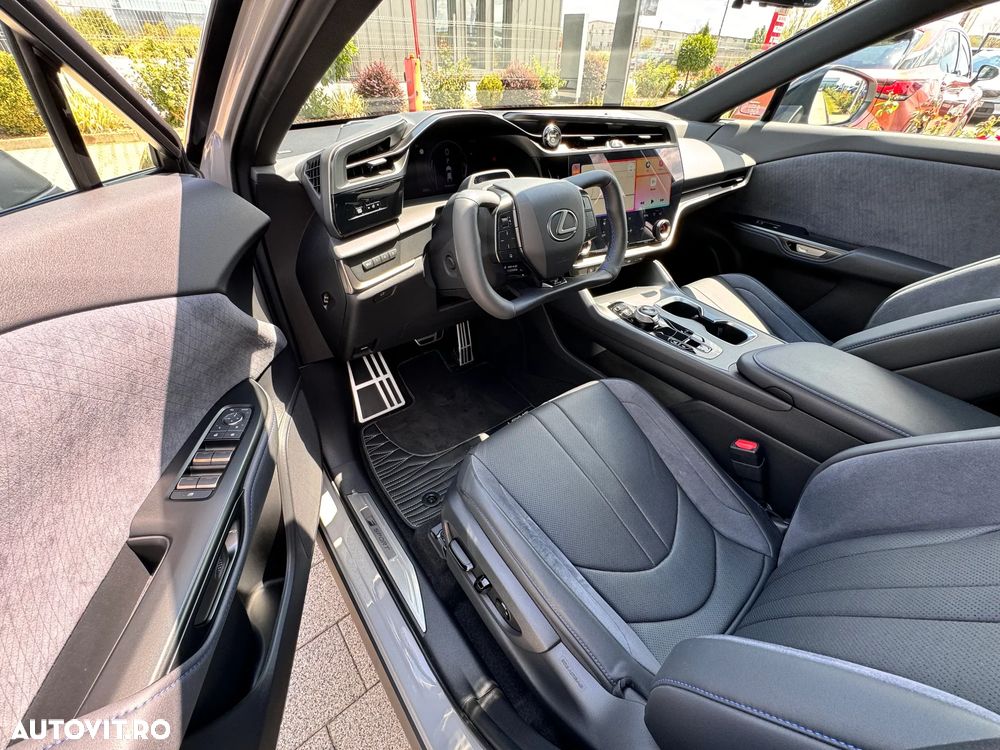 Lexus RZ 550e F SPORT - 23