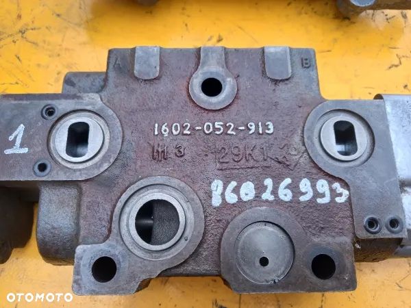 Sekcja rozdzielacza hydraulicznego zawór New Holland 8970A - 12