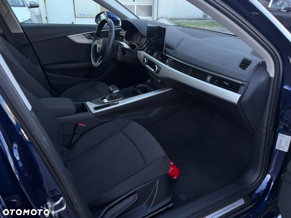 Audi A4 Limousine - 11