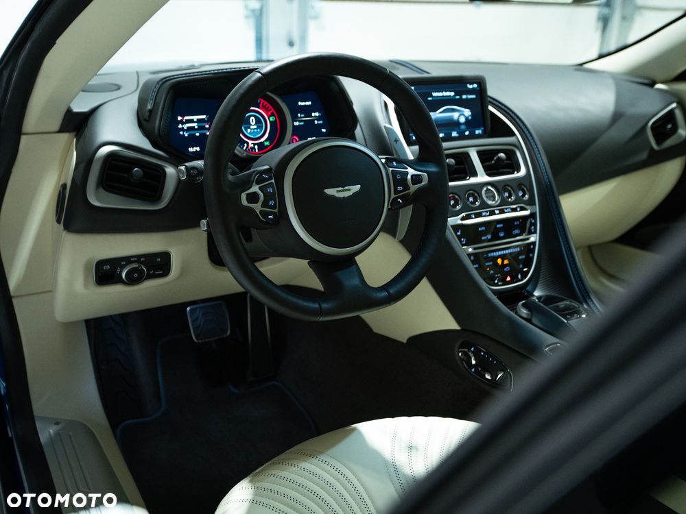 Aston Martin DB11 V12 AMR - 20