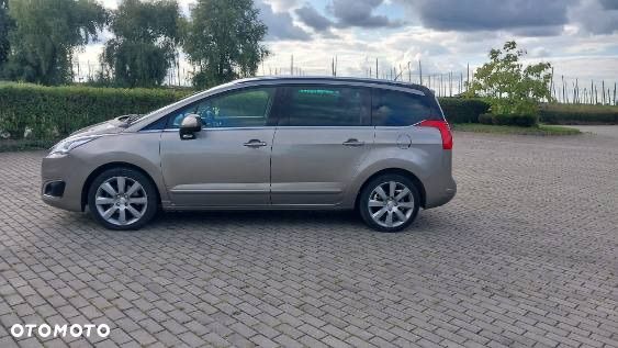 Peugeot 5008 - 5