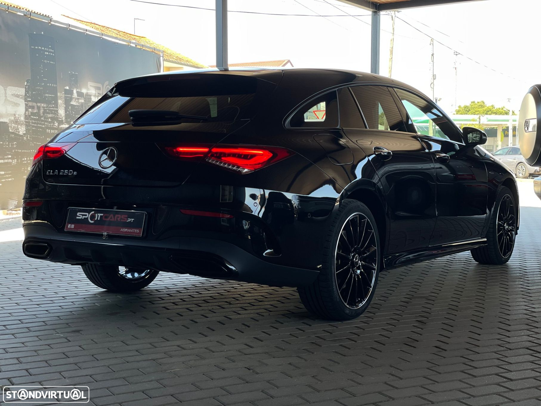Mercedes-Benz CLA 250 e Shooting Brake AMG Line - 10