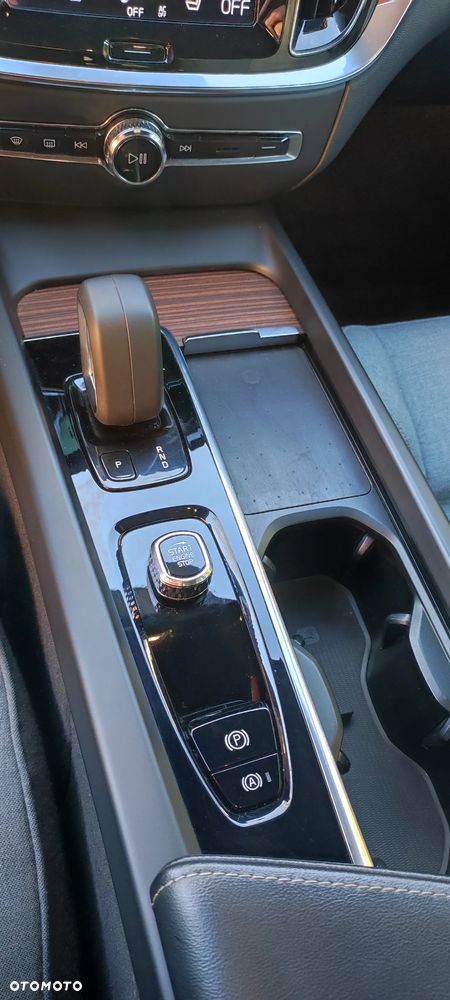 Volvo V60 Cross Country - 18