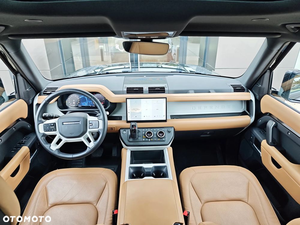 Land Rover Defender - 21