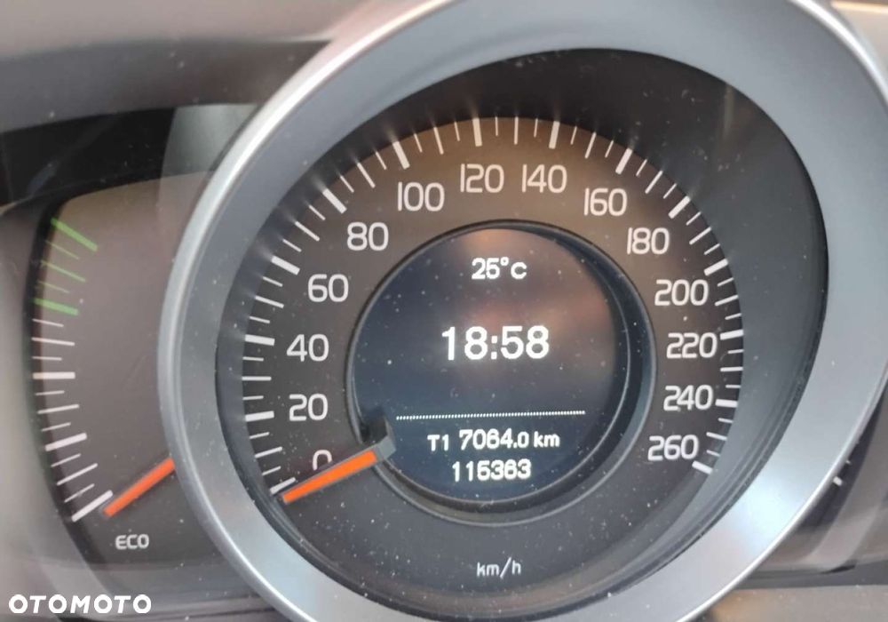 Volvo V40 Cross Country - 13
