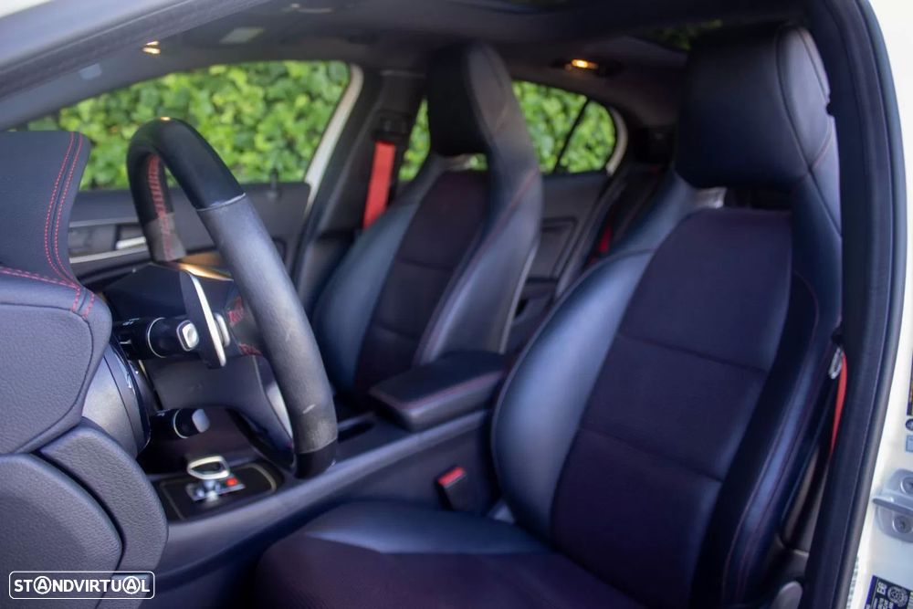 Mercedes-Benz GLA 45 AMG 4-Matic - 13