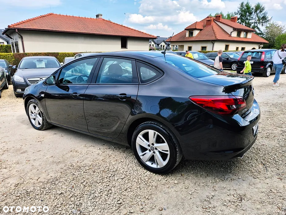 Opel Astra IV 1.4 T Business EU6 - 21