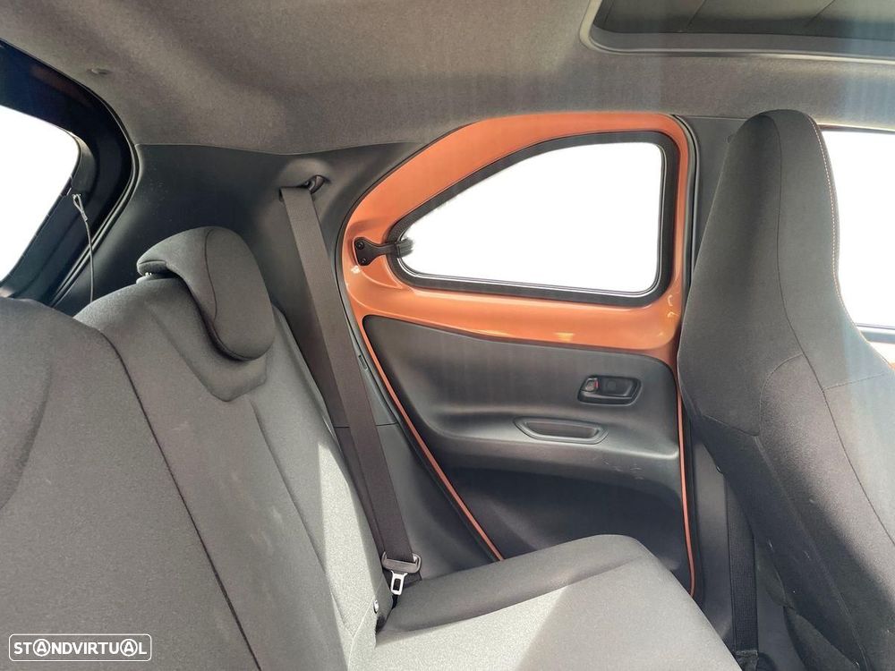 Toyota Aygo X 1.5 Hybrid Envy - 8