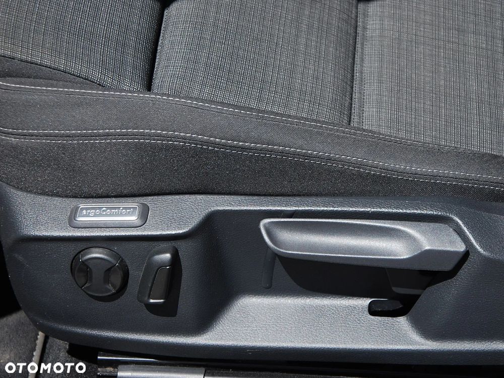 Volkswagen Passat 2.0 TSI Business DSG - 28