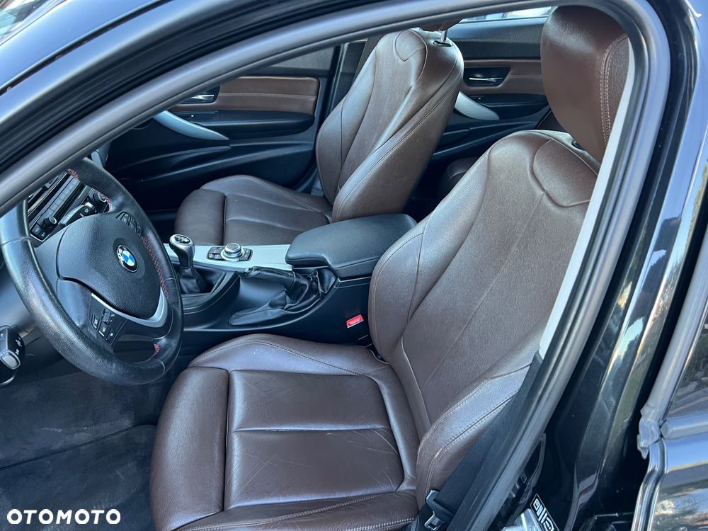 BMW Seria 3 318d Luxury Line - 14
