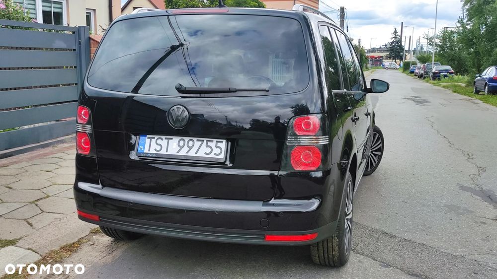 Volkswagen Touran 2.0 TDI DPF Highline - 28