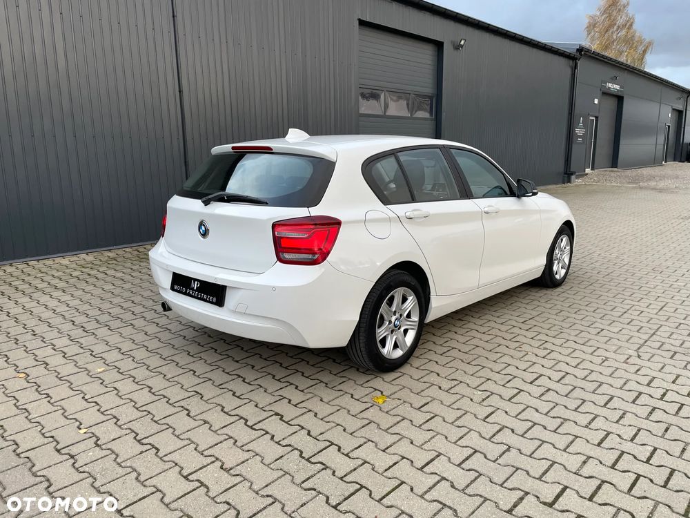 BMW Seria 1 116i - 24