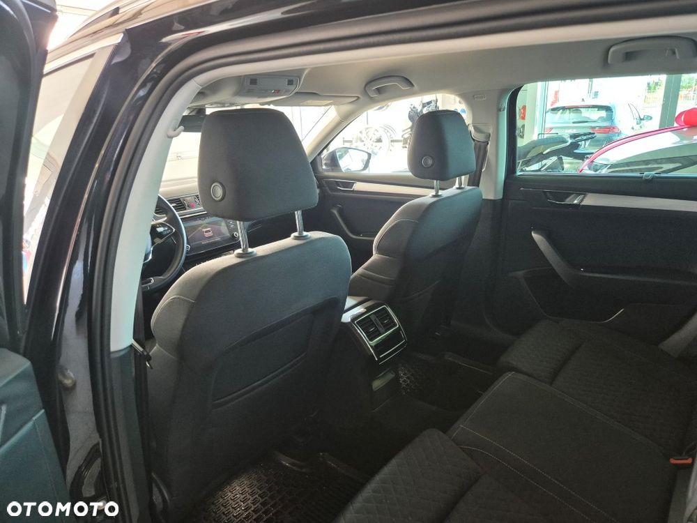 Skoda Superb 2.0 TDI SCR Ambition DSG - 22