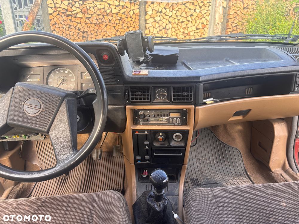 Opel Kadett 1.6 GL - 11
