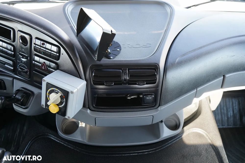 Mercedes-Benz AROCS 3241 / 8x4 / BETONIERĂ / LIEBHERR / CUTIE DE VITEZE MANUALĂ / - 27