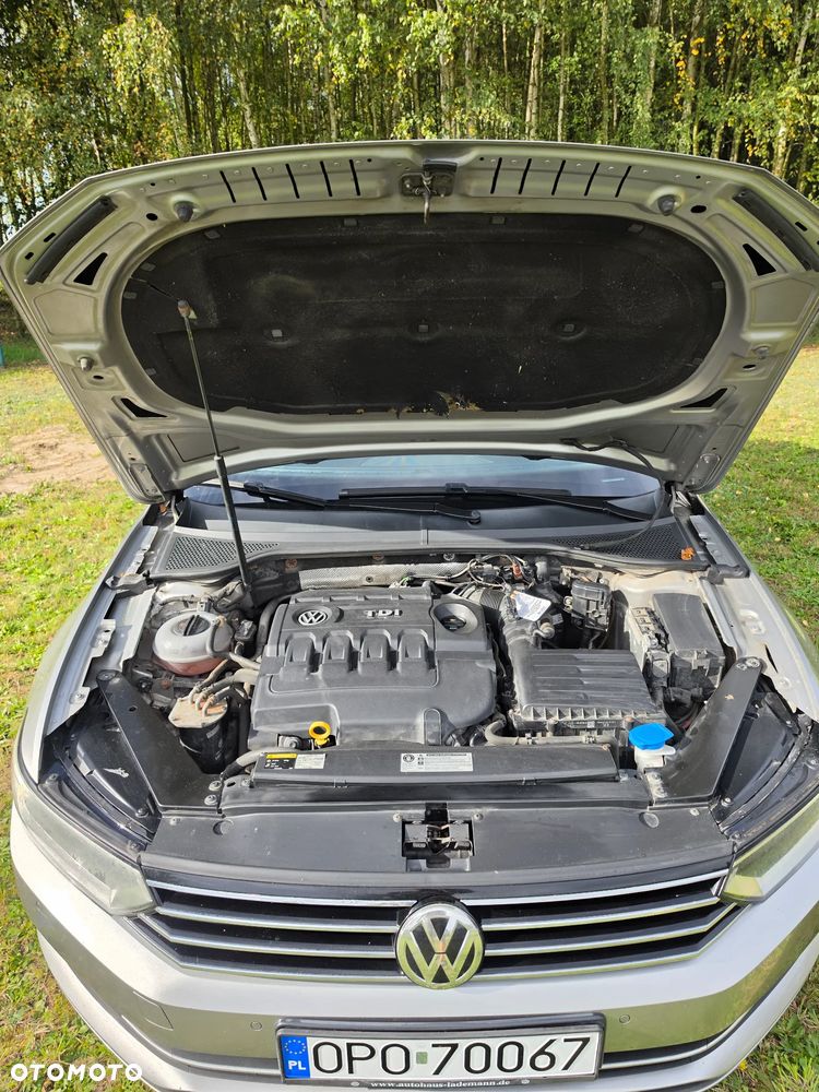 Volkswagen Passat 2.0 TDI SCR DSG Comfortline - 24