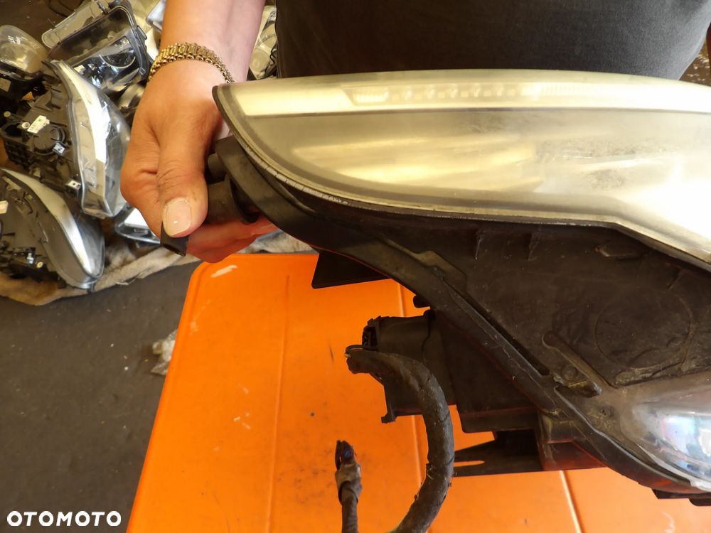 BMW - E60 - LIFT - H7 - PĘKNIĘTE SZKŁO - PRAWA LAMPA PRZEDNIA - UK - 7177730 - 4