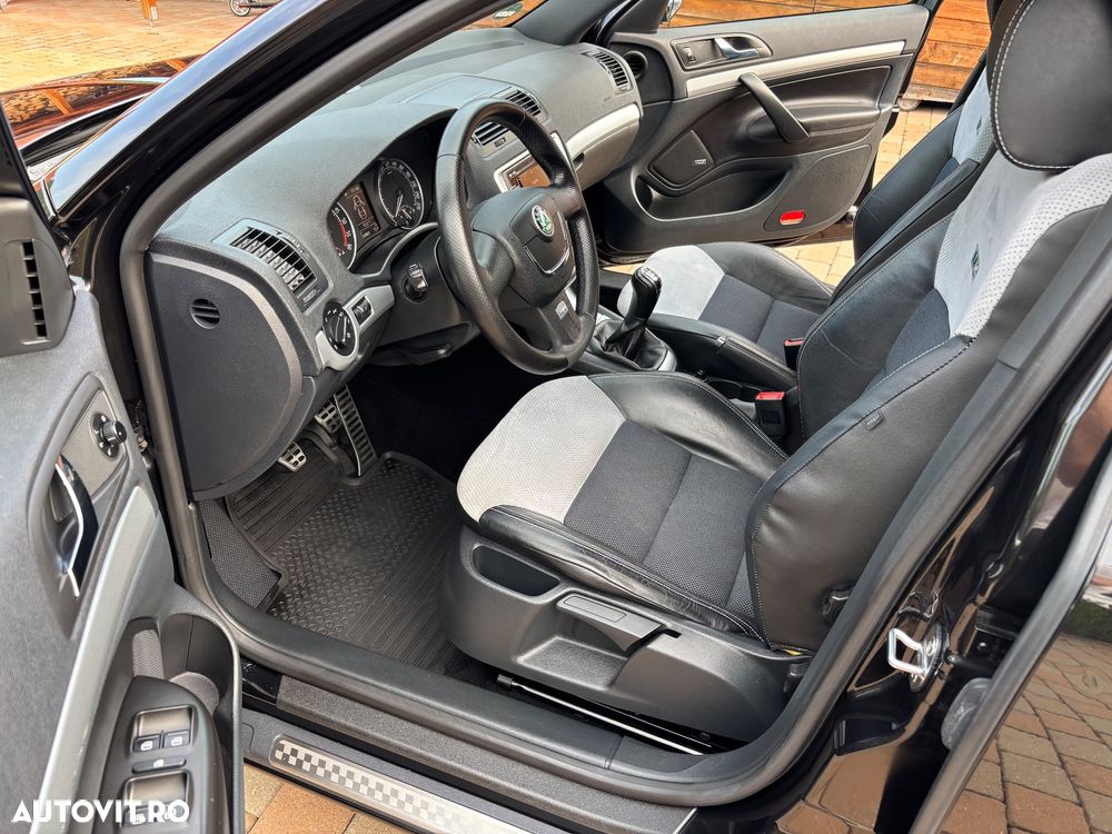 Skoda Octavia Combi 2.0 TDI RS - 7